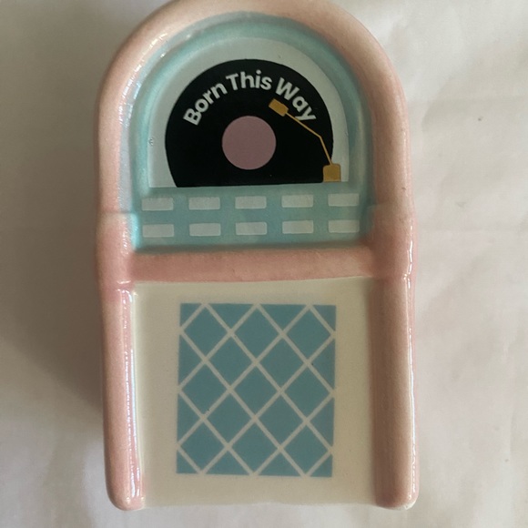 Jukebox Salt and Pepper Shaker Set - Picture 3 of 4